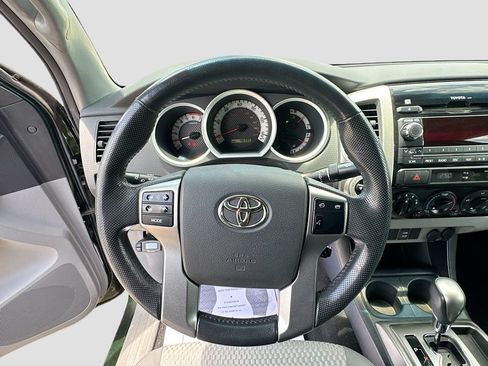 Used 2012 Toyota Tacoma 4x4 Access Cab V6 w/ SR5 Pkg image 11