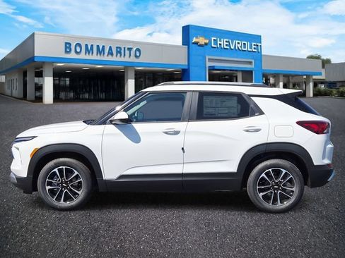 New 2026 Chevrolet TrailBlazer LT w/ Driver Confidence Package FWD image 2