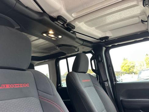 Used 2022 Jeep Wrangler Unlimited Rubicon w/ LED Lighting Group AWD/4WD image 17
