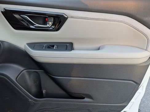 Used 2025 Subaru Forester Limited image 32