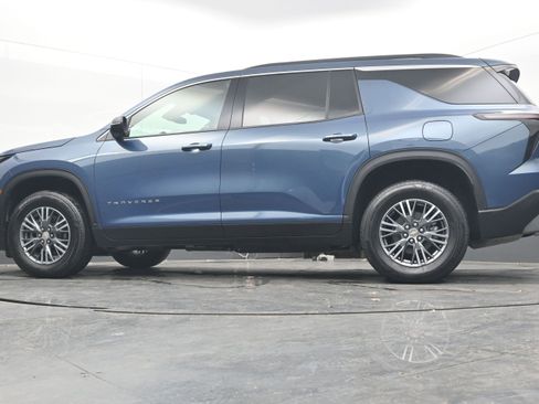 Used 2025 Chevrolet Traverse LT image 28