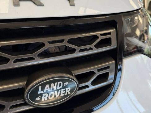 Used 2020 Land Rover Discovery SE AWD/4WD image 9