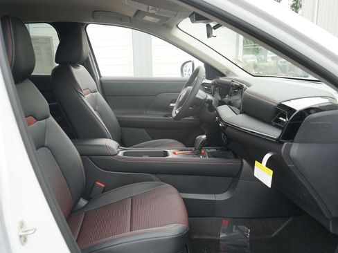 New 2025 Nissan Kicks SR image 29