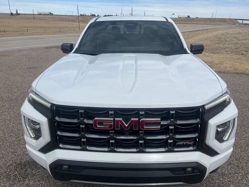 Used 2024 GMC Canyon AT4 w/ Technology Package AWD/4WD image 10