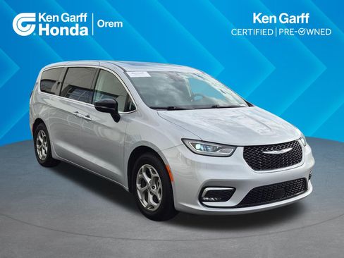Used 2024 Chrysler Pacifica Limited FWD image 1
