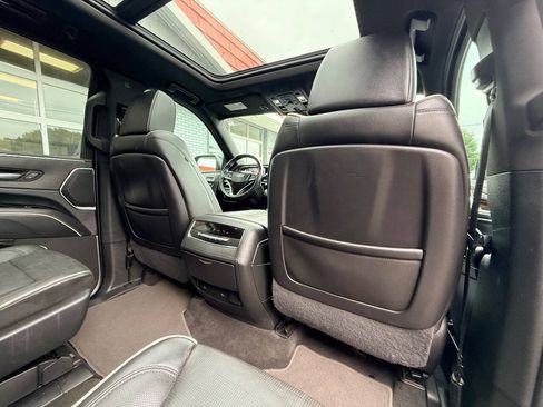 Used 2022 Cadillac Escalade Premium Luxury AWD/4WD image 45