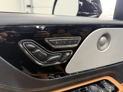 Used 2023 Lincoln Aviator Black Label w/ Dynamic Handling Package AWD/4WD image 12