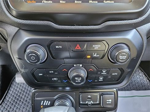 Used 2023 Jeep Renegade Latitude image 22