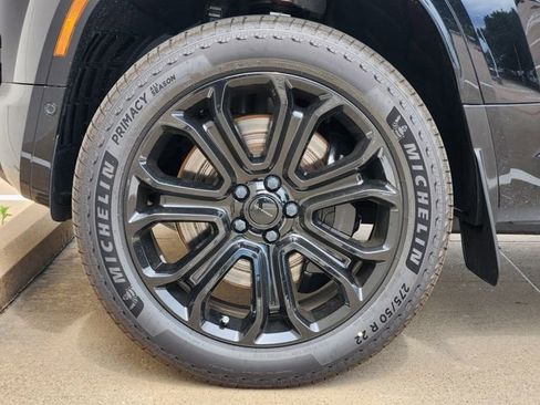 New 2026 Land Rover Defender 110 OCTA AWD/4WD image 7