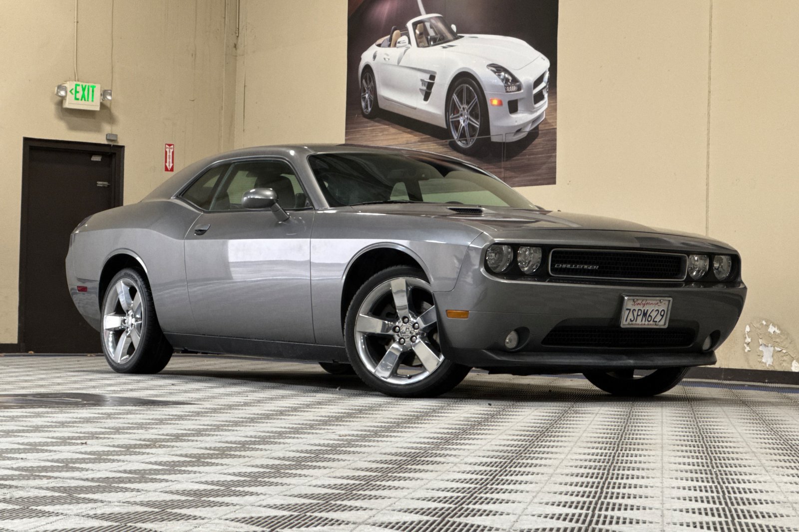 Used 2011 Dodge Challenger RWD image 2