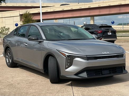 Used 2025 Kia K4 FWD image 3