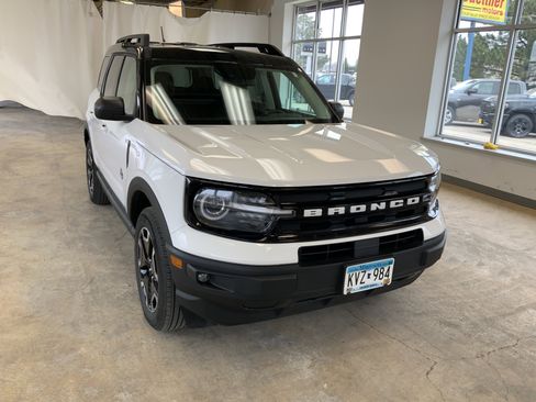 Used 2024 Ford Bronco Sport Outer Banks w/ Tech Package image 2