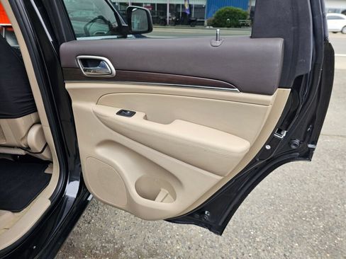 Used 2014 Jeep Grand Cherokee Overland w/ Advanced Technology Group AWD/4WD image 15