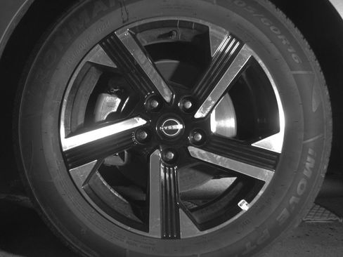 Used 2025 Nissan Sentra SV FWD image 12