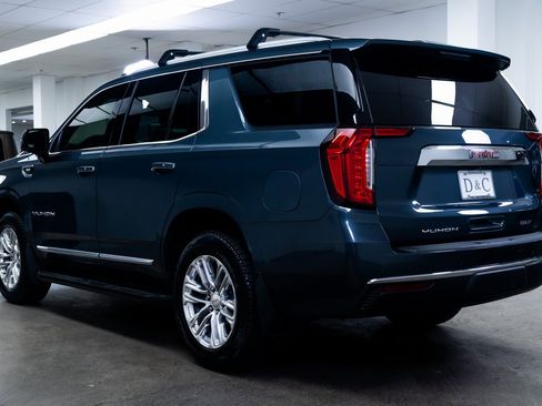 Used 2021 GMC Yukon SLT w/ SLT Premium Package image 4