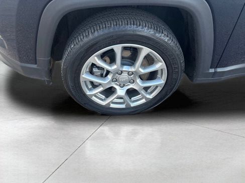 Used 2024 Jeep Compass Latitude image 20