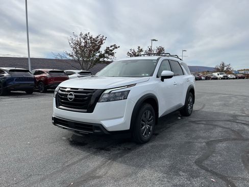 New 2025 Nissan Pathfinder SV w/ SV Premium Package image 9