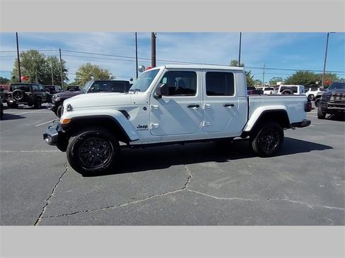 New 2025 Jeep Gladiator Sport image 24