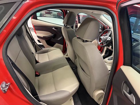 Used 2012 Ford Focus SE image 19