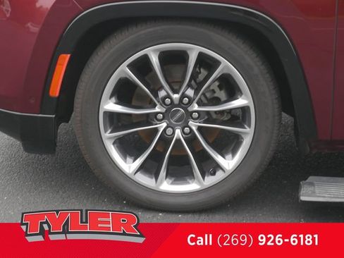 Used 2022 Jeep Wagoneer Series III w/ Premium Group I AWD/4WD image 47