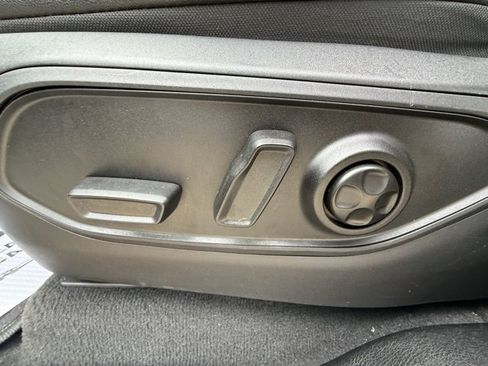 Used 2024 Jeep Grand Cherokee L Laredo image 35