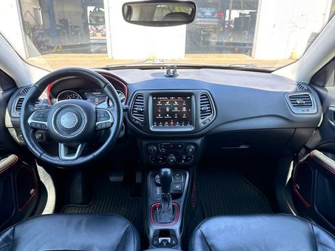 Used 2017 Jeep Compass Trailhawk w/ Leather Interior Group AWD/4WD image 11