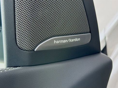 New 2026 BMW X7 xDrive40i w/ Premium Package image 19