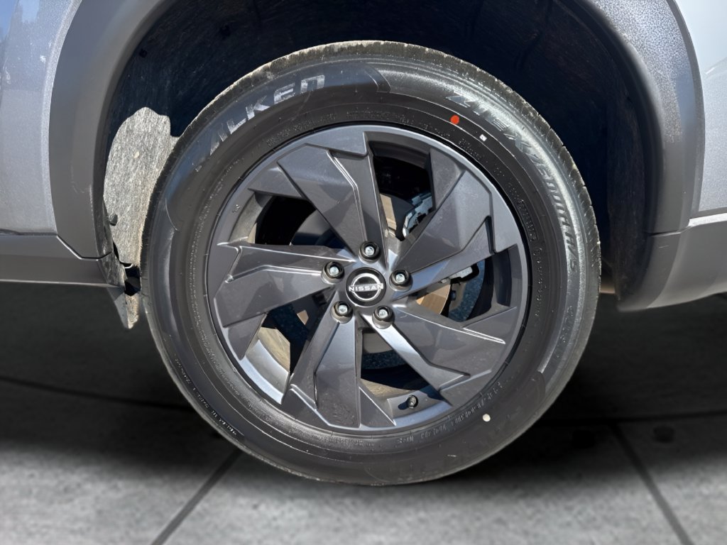 Used 2026 Nissan Rogue SV FWD image 31