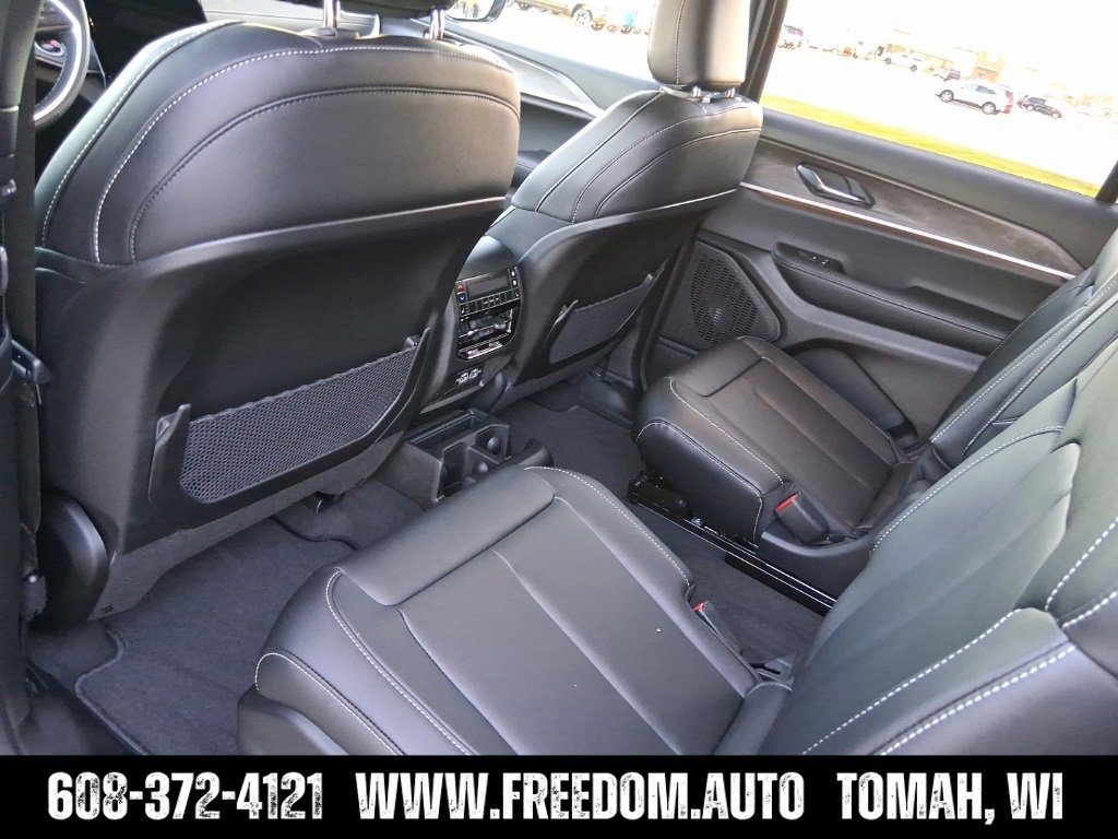 Used 2025 Jeep Grand Cherokee L Limited w/ Trailer Tow Package AWD/4WD image 18