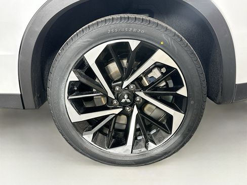 Used 2024 Mitsubishi Outlander SE image 11