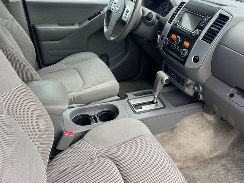 Used 2016 Nissan Frontier SV image 17
