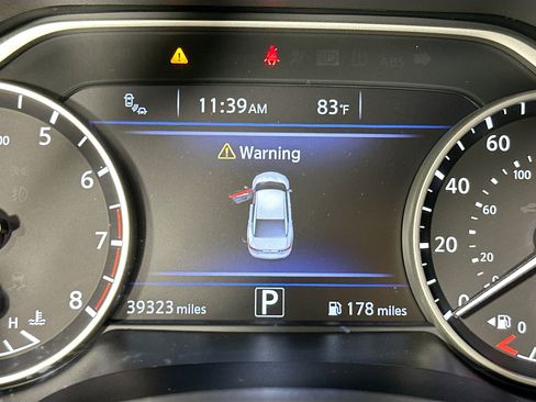 Used 2017 Nissan Maxima Platinum FWD image 12