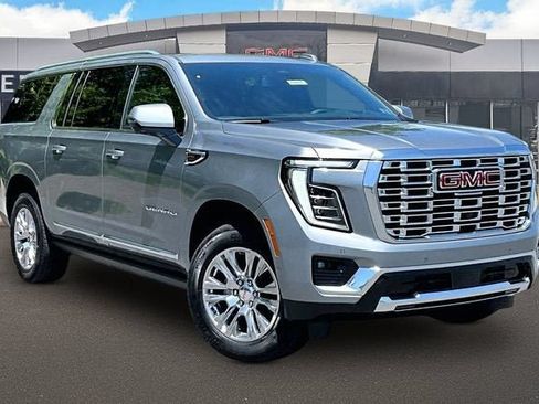 New 2026 GMC Yukon XL Denali w/ Sun & Power Step Package AWD/4WD image 2