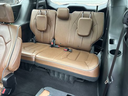 Used 2017 Chrysler Pacifica Limited w/ Advanced Safetytec Group FWD image 17