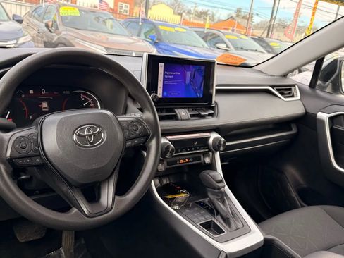 Used 2025 Toyota RAV4 XLE image 17