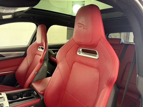 Used 2023 Jaguar F-PACE R-Dynamic S image 16