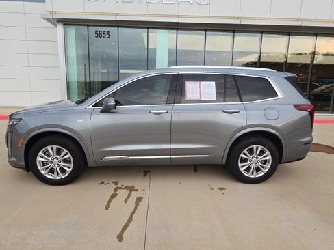 Used 2023 Cadillac XT6 Luxury image 2