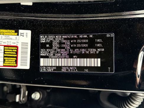 Used 2025 Toyota Grand Highlander AWD image 23