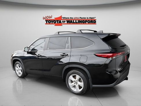Used 2023 Toyota Highlander LE AWD/4WD image 6