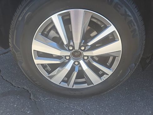 Used 2025 Nissan Pathfinder SL AWD/4WD image 36