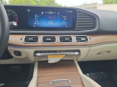 Certified 2026 Mercedes-Benz GLS 450 4MATIC image 23