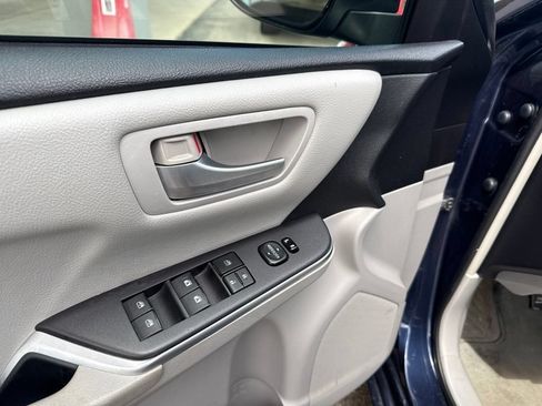 Used 2015 Toyota Camry LE FWD image 16