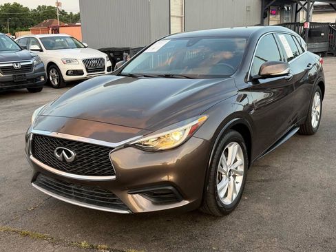 Used 2017 INFINITI QX30 FWD image 6