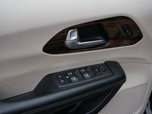 Used 2021 Chrysler Pacifica Limited w/ Premium & Safety Sphere Group AWD/4WD image 18