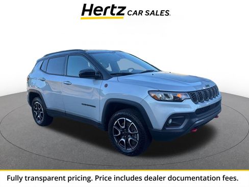 Used 2025 Jeep Compass Trailhawk AWD/4WD image 1