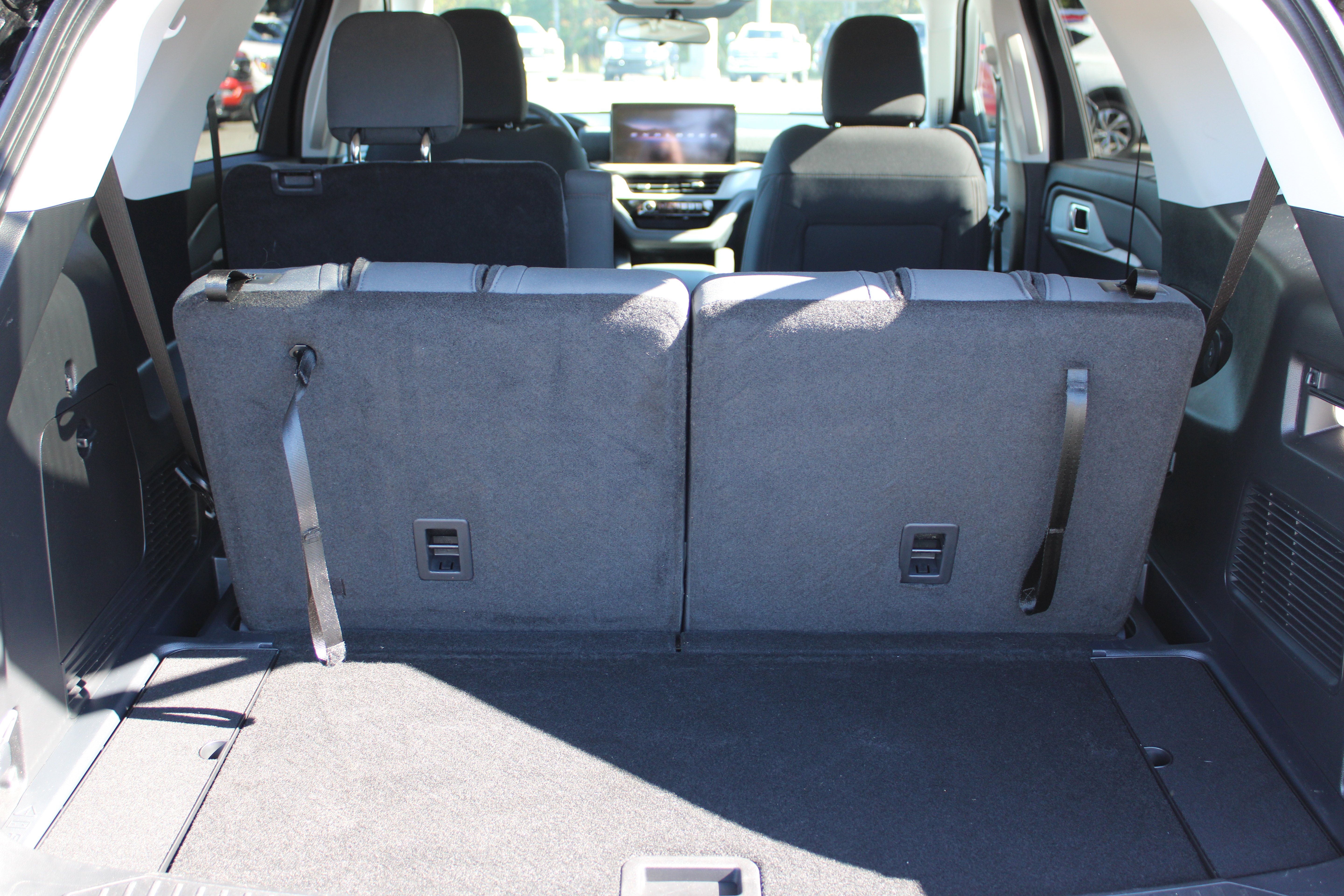 Used 2025 Ford Explorer Active RWD image 16