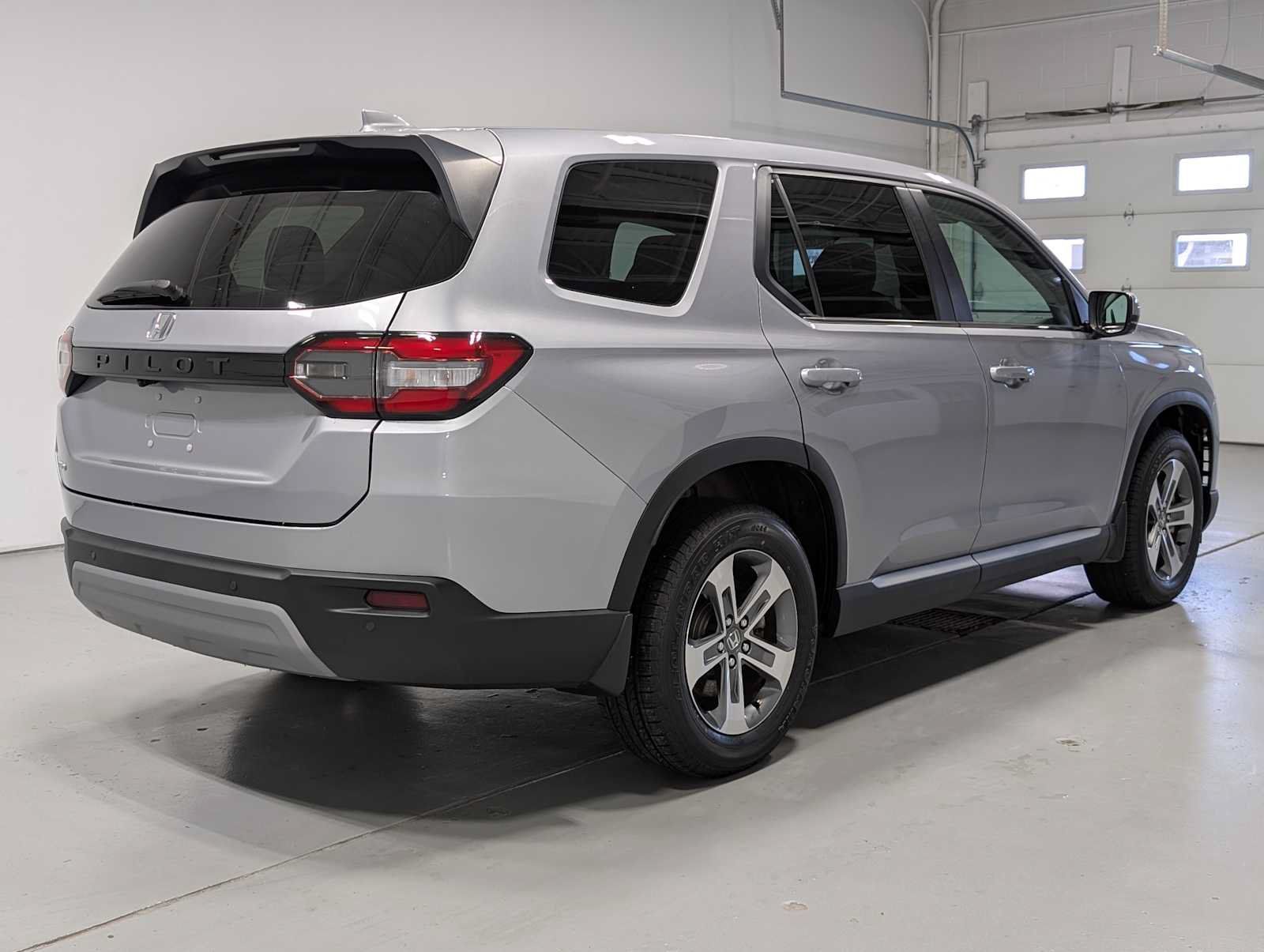 Certified 2025 Honda Pilot EX-L image 8