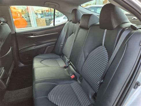 Used 2022 Toyota Camry SE image 18