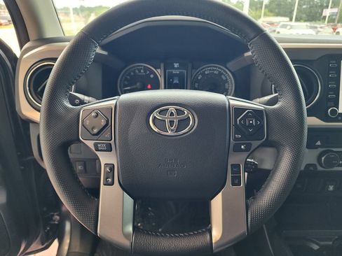 Used 2021 Toyota Tacoma SR5 RWD image 18