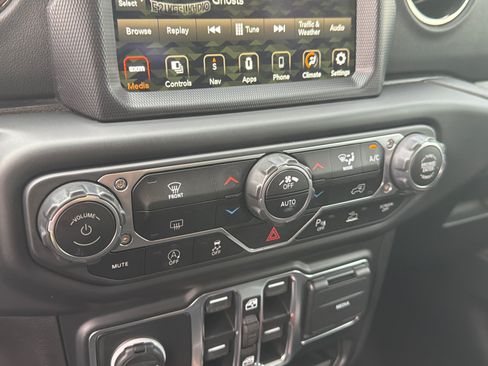 Used 2023 Jeep Gladiator Overland AWD/4WD image 31